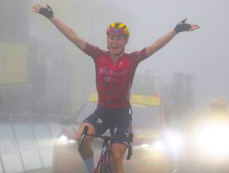 Demi Vollering slaat indrukwekkende dubbelslag op Tourmalet en heeft zege Tour de France Femmes voor het grijpen