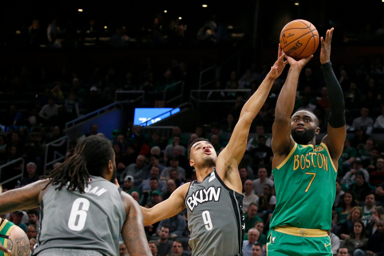 Brooklyn verslaat Boston na achterstand van 21 punten | Foto | AD.nl