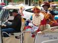 Sint en Piet gaan met tuktuk door Oud-Beijerland: ‘Met een rondrit staan de mensen verspreid’