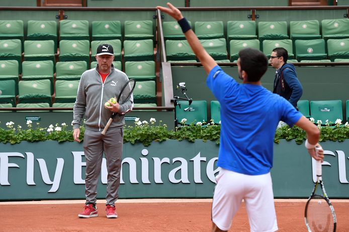 Becker in juni 2016 op Roland Garros met Novak Djokovic.