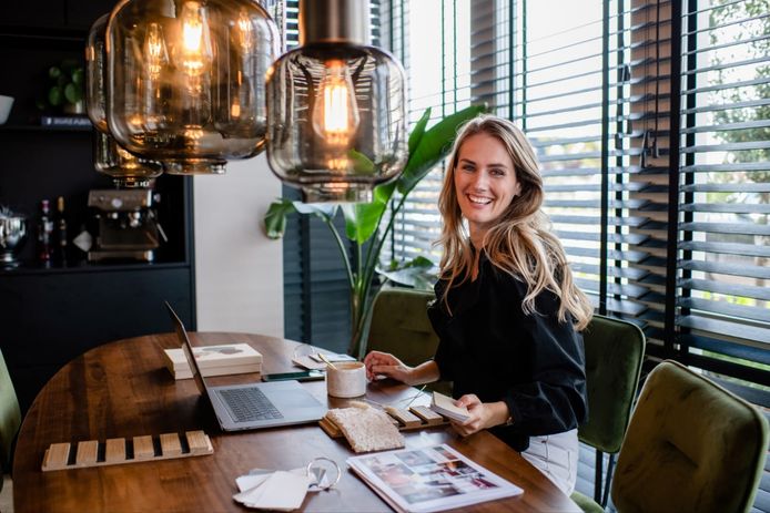 Rebecca Kruik (32) woont zes maanden in Bali maar gaat door met het runnen van haar eigen bedrijf.