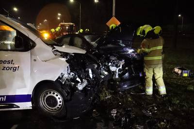 Flinke botsing op A59 bij Nieuwkuijk, een persoon gewond