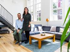 Judith en Erwin wonen in een oud klaslokaal van de LTS: ‘We hebben hier onze trouwfoto’s gemaakt’