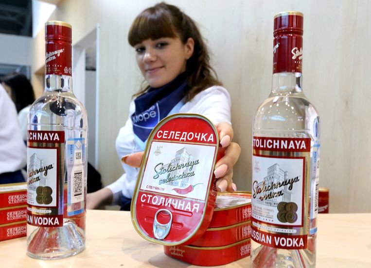 Stolichnaya-producten op een Expo in St. Petersburg.  Beeld Getty