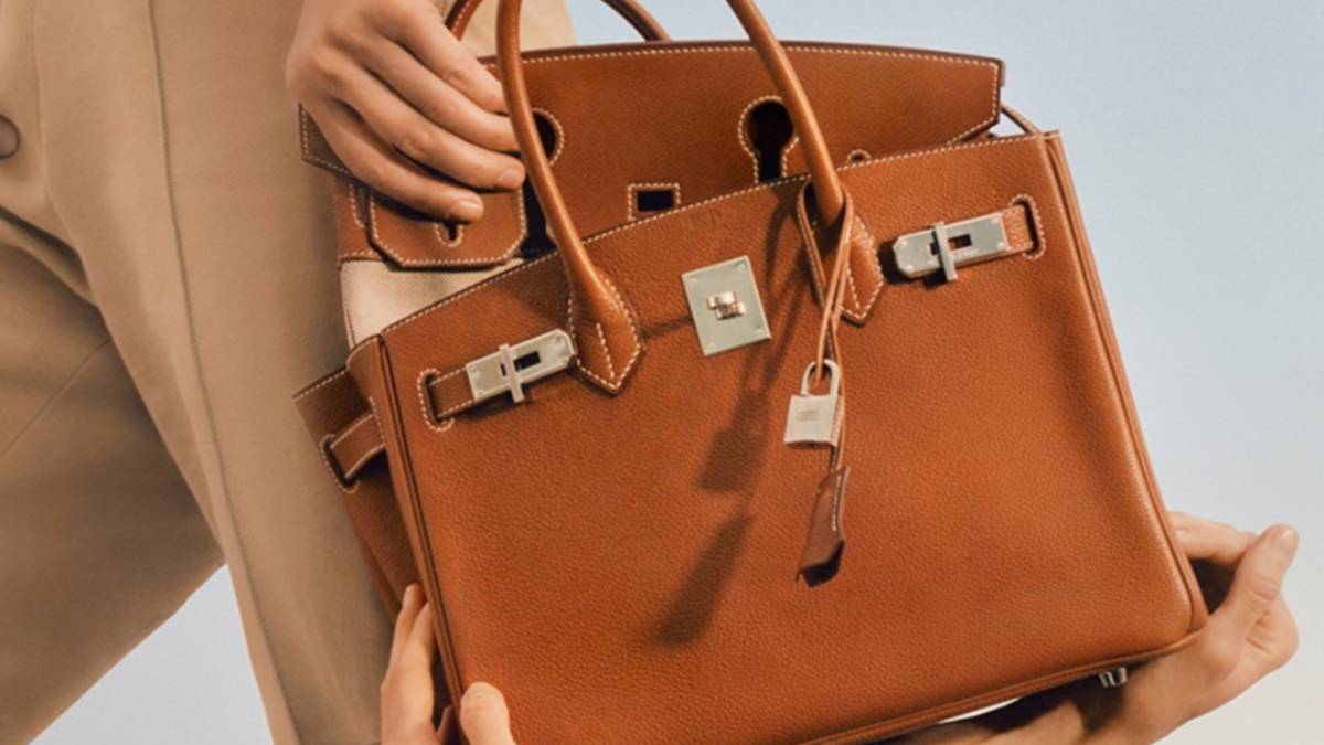 De bekende Birkin handtas krijgt een update en die kan je op 3 verschillende manieren dragen Nina hln.be