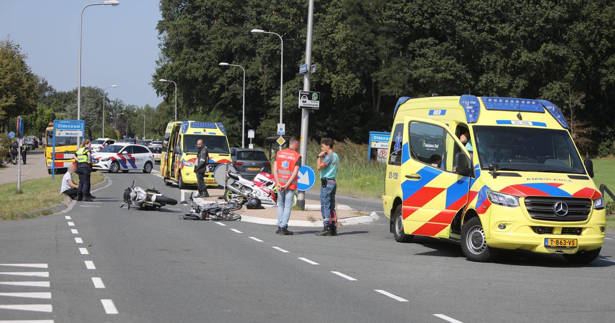 Ernstig ongeval op N734 tussen Oldenzaal en Losser: motorrijder en fietser met elkaar in botsing.