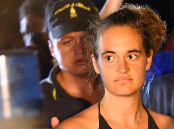 Carola Rackete, de Duitse kapitein van een reddingsschip van de ngo Sea Watch, botste eind vorige maand tegen een Italiaanse politieboot toen ze wou aanmeren in Lampedusa. Aan boord van de Sea Watch 3 zaten veertig geredde migranten. Rackete werd enkele dagen in hechtenis genomen.