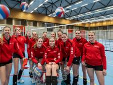 Judith Akse met volleybalsters Rebelle in finale: ‘Die beker moet terug mee de bus in’