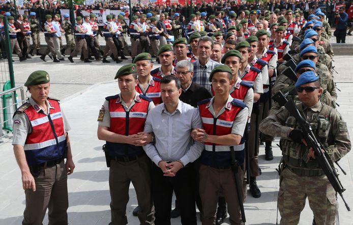 Ook vorig jaar werden al honderden soldaten opgepakt en berecht voor hun vermeende deelname aan de mislukte staatsgreep.