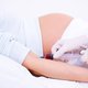 Studie: zwangere vrouwen kunnen coronavirus overdragen op baby