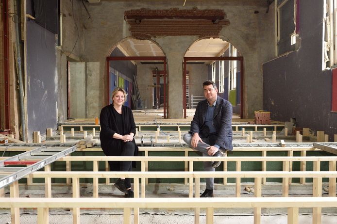 Rik Dijkgraaf en Femke van Munster, de initiatiefnemers voor de Cheese Experience, vinden het jammer dat de geplande openingsdatum niet wordt gehaald.