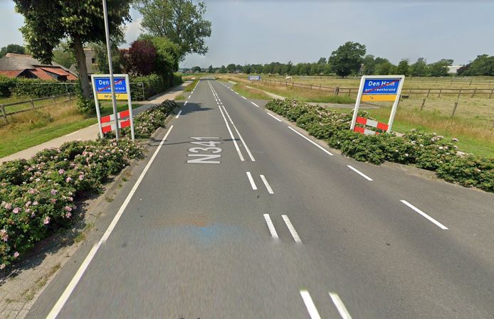 Vanaf de kom van Den Ham (foto) richting Ommen  wordt het asfalt vernieuwd. De weg is meer dan twee maand dicht.