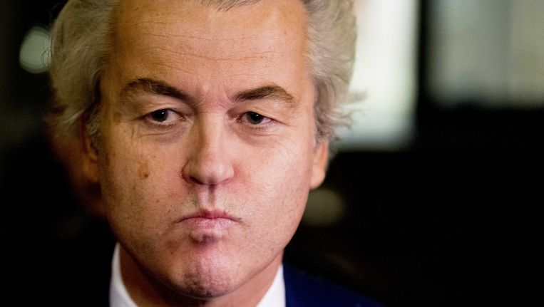 PVV-leider Geert Wilders staat in het Tweede Kamer gebouw de pers te woord tijdens de uitslagenavond na de Tweede Kamerverkiezingen. Beeld ANP