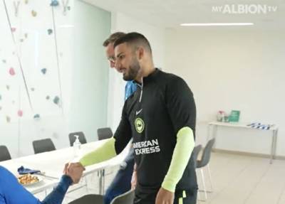 Deniz Undav proeft van eerste trainingsweek bij Brighton: “Ik zal geen 26 keer scoren in de Premier League, maar ietsje minder is ook goed”