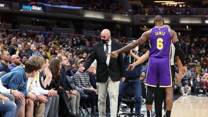 Woedende LeBron James laat fans uit stadion zetten: ‘Ernstige dingen geroepen’