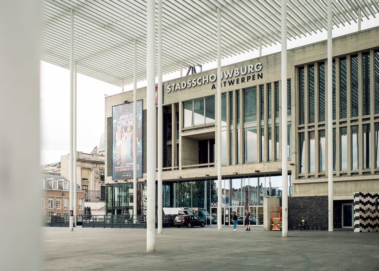 Het Antwerpse stadsbestuur besliste afgelopen weekend dat de Stadsschouwburg wordt afgebroken, omdat het gebouw geteisterd wordt door betonrot en een renovatie te duur uitvalt.  Beeld Tim Coppens
