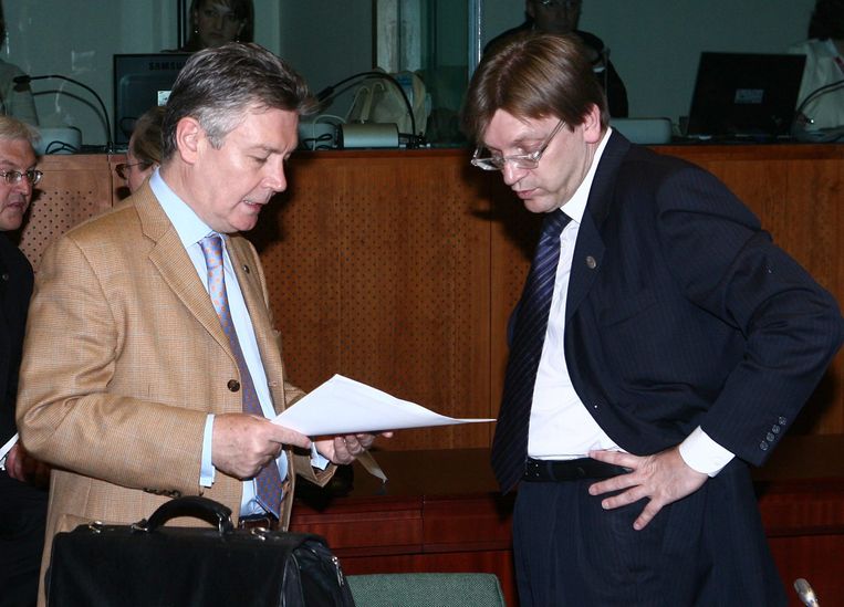 Guy Verhofstadt en Karel De Gucht: ‘Ik wilde als kind al premier worden. Als je op een racefiets kruipt, droom je er toch ook van de Tour de France te winnen?’ Beeld BELGA