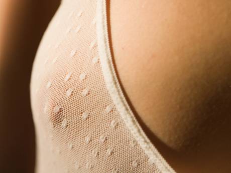 Les seins nus de retour sur Facebook et Instagram?