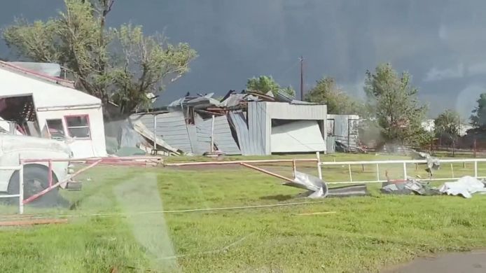 Schade in Perryton, Texas na de doortocht van een tornado.