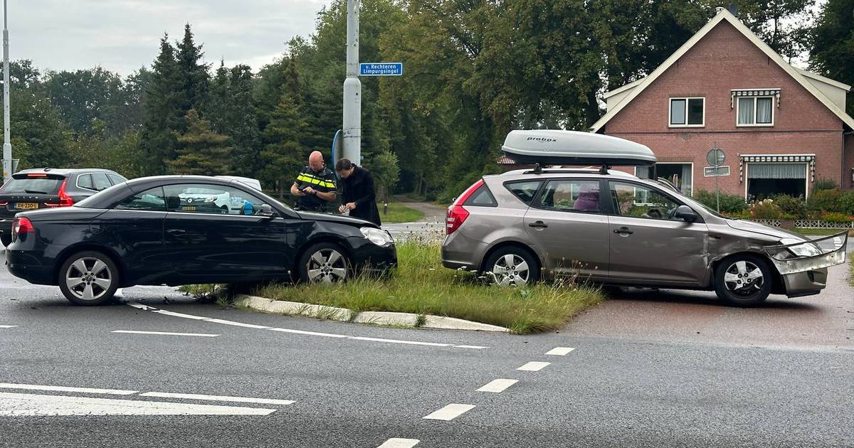 Aanrijding op de N743 in Almelo: inzittenden waaronder klein kind, ongedeerd.