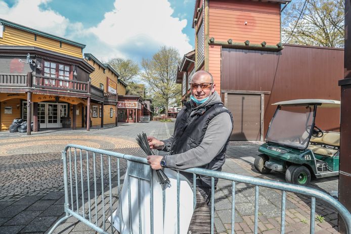 Bij Bobbejaanland in Lichtaart wordt alles in gereedheid gebracht voor een coronaveilige opening van het pretpark