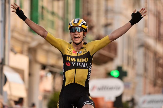 Van Aert bij zijn overwinning in Milaan-Sanremo.