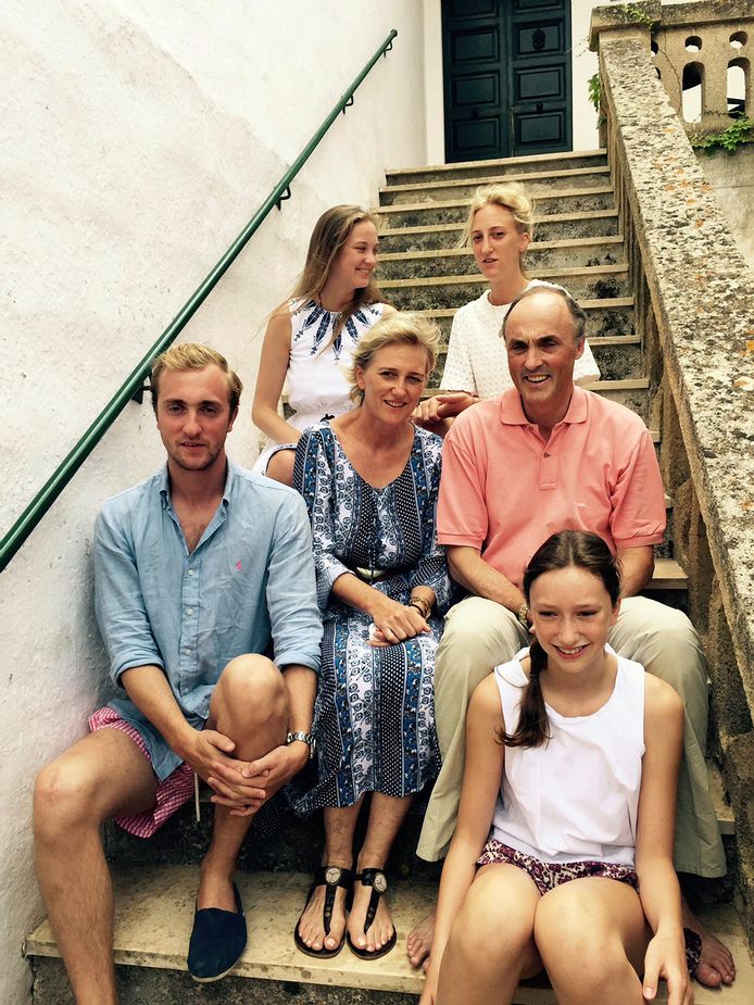 Prinses Astrid,prins Lorenz en hun kinderen Maria Laura, Joachim, Luisa Maria en Laetitia Maria in 2015.