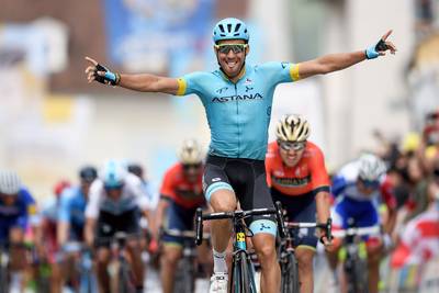 Fraile sprint naar zege in Romandië, Roglic nieuwe leider