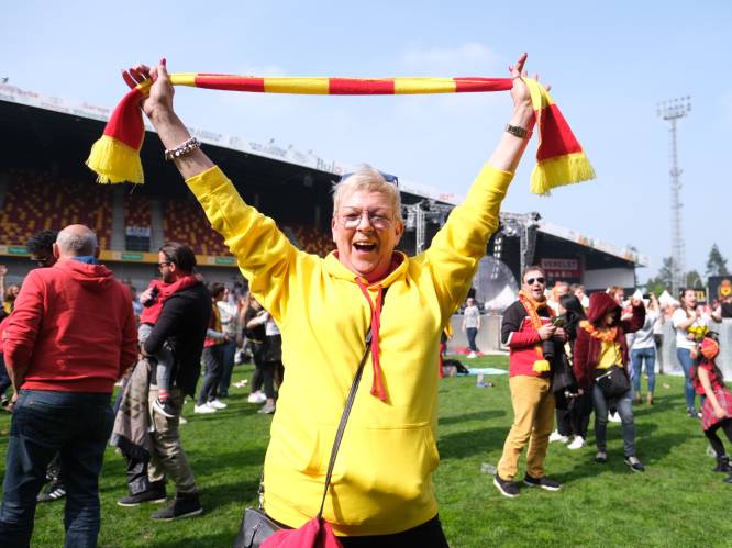 VIDEO. KV Mechelen-fans vieren stevig feestje in AFAS Stadion: “Ongelooflijk!”