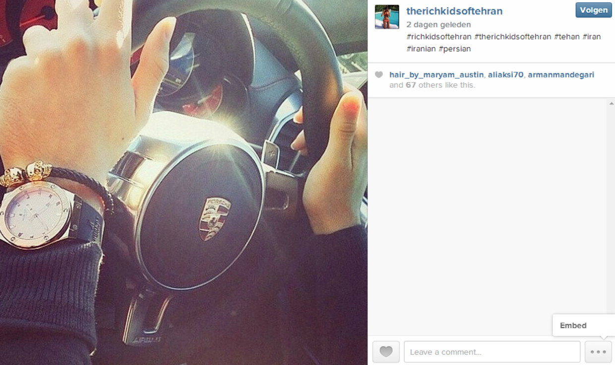 De rijkeluisjongeren durven te pronken met hun bezittingen. Beeld TheRichKidsofTeheran/Instagram