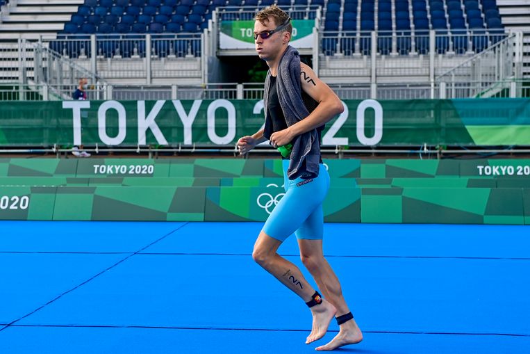 Marten Van Riel in actie tijdens de triatlon in Tokio. Beeld Photo News