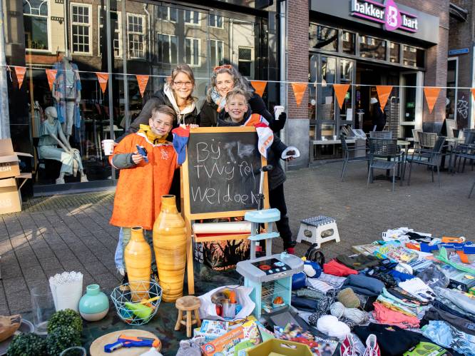 Van muntgeld tot zakdoekjes: 11 x dit moet je meenemen op Koningsdag in Zwolle