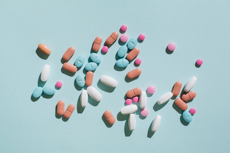 Medicijnen innemen in déze houding werken ze blijkbaar veel beter en sneller
