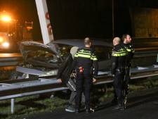 Ongeluk A4: Gewonde bestuurder weigert na blaastest hulp en wordt geboeid op brancard meegenomen
