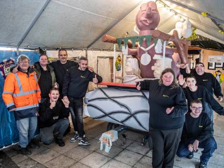 Als carnaval vroeg valt ga je toch lekker wagens  bouwen in je korte broek! ‘Weer Ietskûs Aanders’