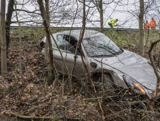 Drie dodelijk ongevallen met slippende Porsches in Duitsland: zo voorkom je aquaplaning 