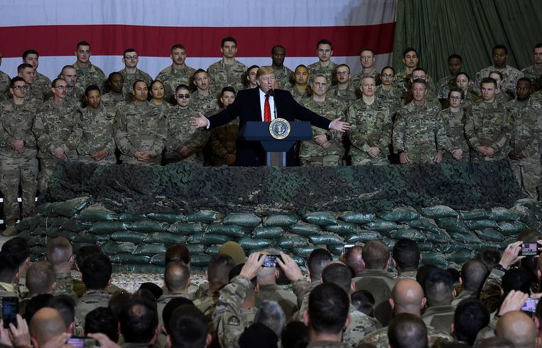 President Donald Trump spreekt troepen toe tijdens een verrassingsbezoek aan Bagram Air Field, Afghanistan. Beeld AFP