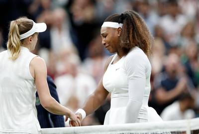 WIMBLEDON. Serena Williams geeft in eerste ronde geblesseerd op, Amerikaanse verlaat in tranen het veld