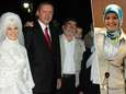 Erdogan was al op haar trouwfeest toen ze nog in Brussels parlement zat: wie is de Belgische die het in Turkije tot minister schopte?