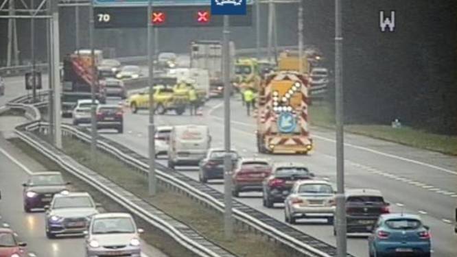 Ongeluk op A1 richting Amersfoort: geen gewonden, verkeer moet rekening houden met vertraging
