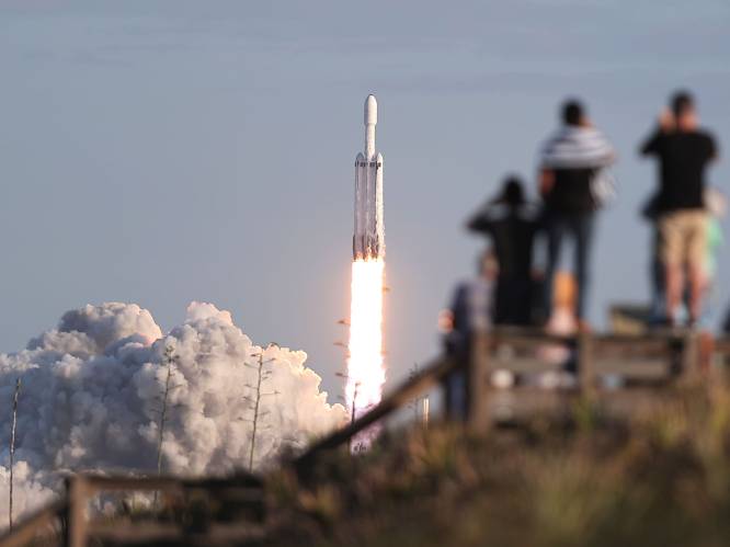 SpaceX wil niet 12.000 maar 42.000 satellieten voor snel internet