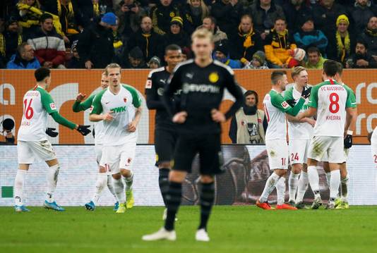 Soccer Football - Bundesliga - FC Augsburg v Borussia Dortmund - WWK Arena, Augsburg, Germany - January 18, 2020  FC Augsburg's Florian Niederlechner celebrates scoring their first goal with teammates   REUTERS/Michaela Rehle  DFL regulations prohibit any use of photographs as image sequences and/or quasi-video