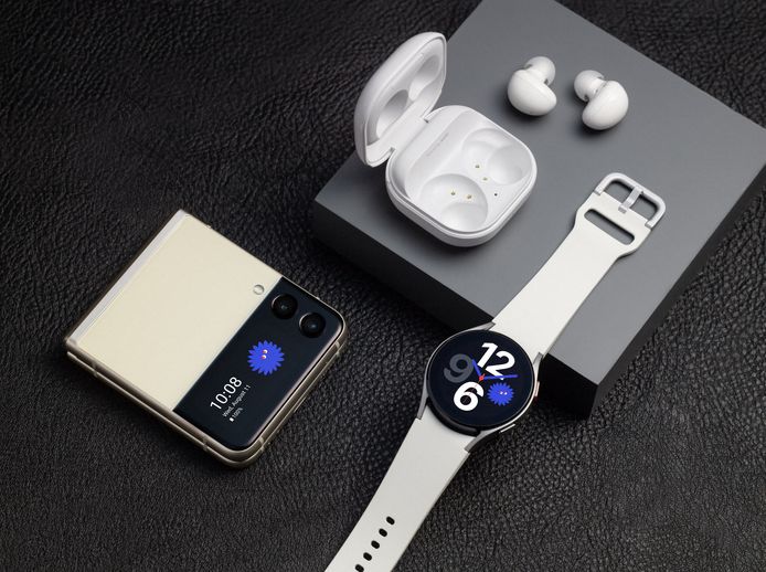 De Samsung Galaxy Z Flip 3, Galaxy Buds 2 en Galaxy Watch 4.