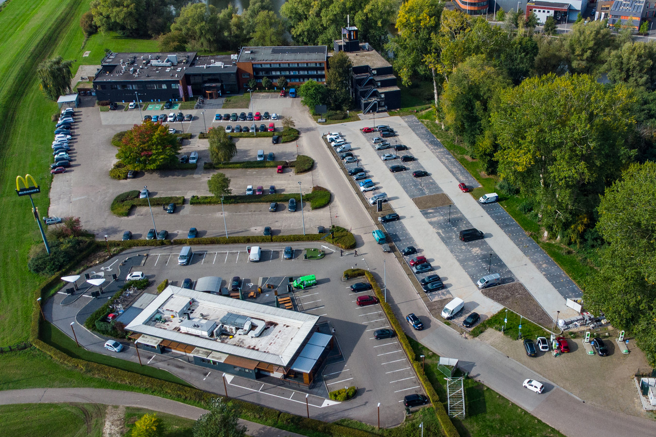 Deventer heeft weer een carpoolplaats langs A1 (en nu nog een transferium) Foto tubantia.nl
