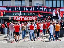 REPORTAGE. Rood-witte dag eindigt met teleurstelling, zowel aan Bosuilstadion als in de stad: “We hebben onze kans gemist”