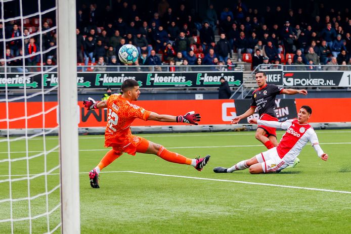 Geronimo Rulli hield Ajax meerdere keren op de been.