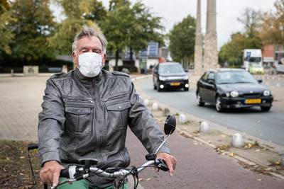 Fietser provoceert met mondkapje om vieze lucht in Malden