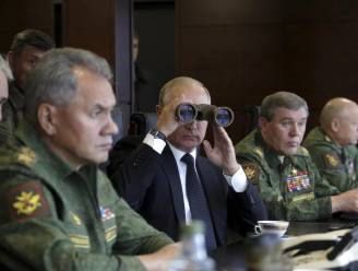 VIDEO: Russische president Poetin kijkt toe op omstreden legeroefeningen