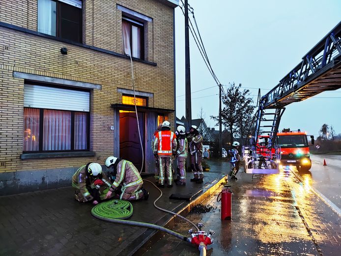 De brandweer ventileerde de woning