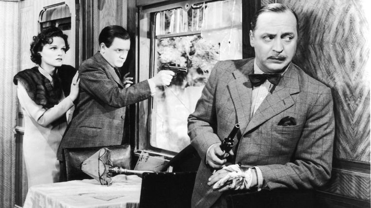 Linden Travers, Naunton Wayne en Basil Radford in ‘The Lady Vanishes’ van Alfred Hitchcock. Beeld 